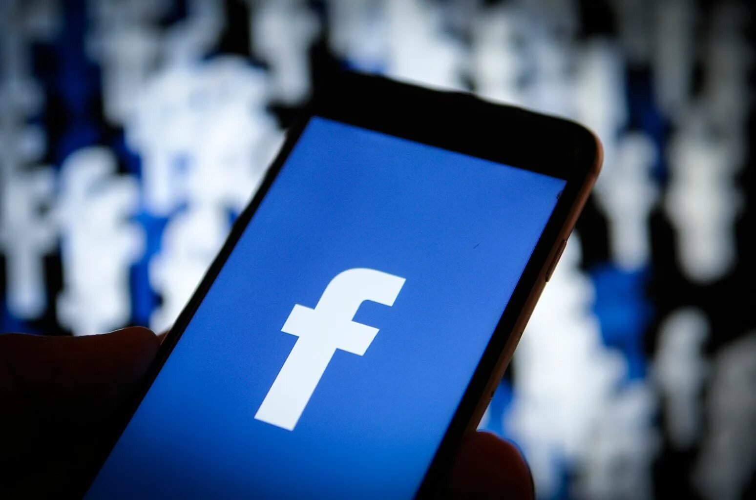 Facebook. Facebook logo. Фейсбук с элементами одного цвета. Facebook facebook users