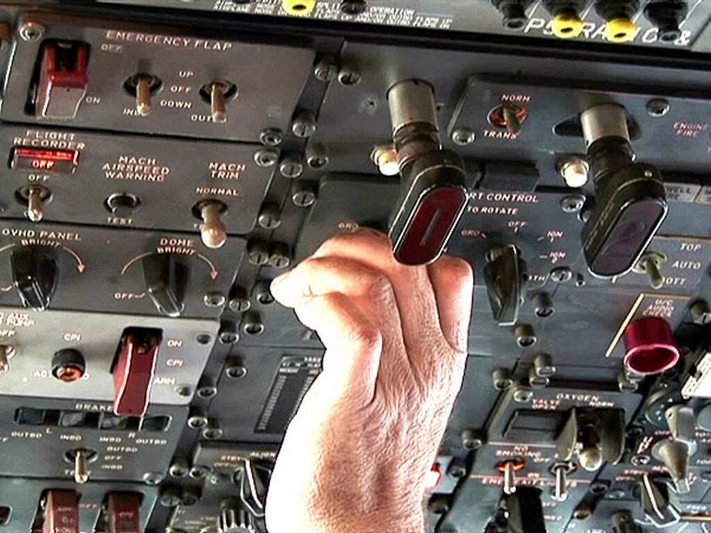 Панель гудит. Инструмент overhead. Техники записи overhead. Overhead Passenger Panel. Overhead микрофон.