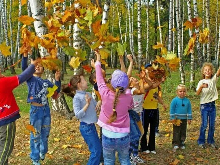 Дети на экскурсии на природе. Экскурсии в природу в школе. Экскурсии в природу в начальной школе. Праздник на природе.