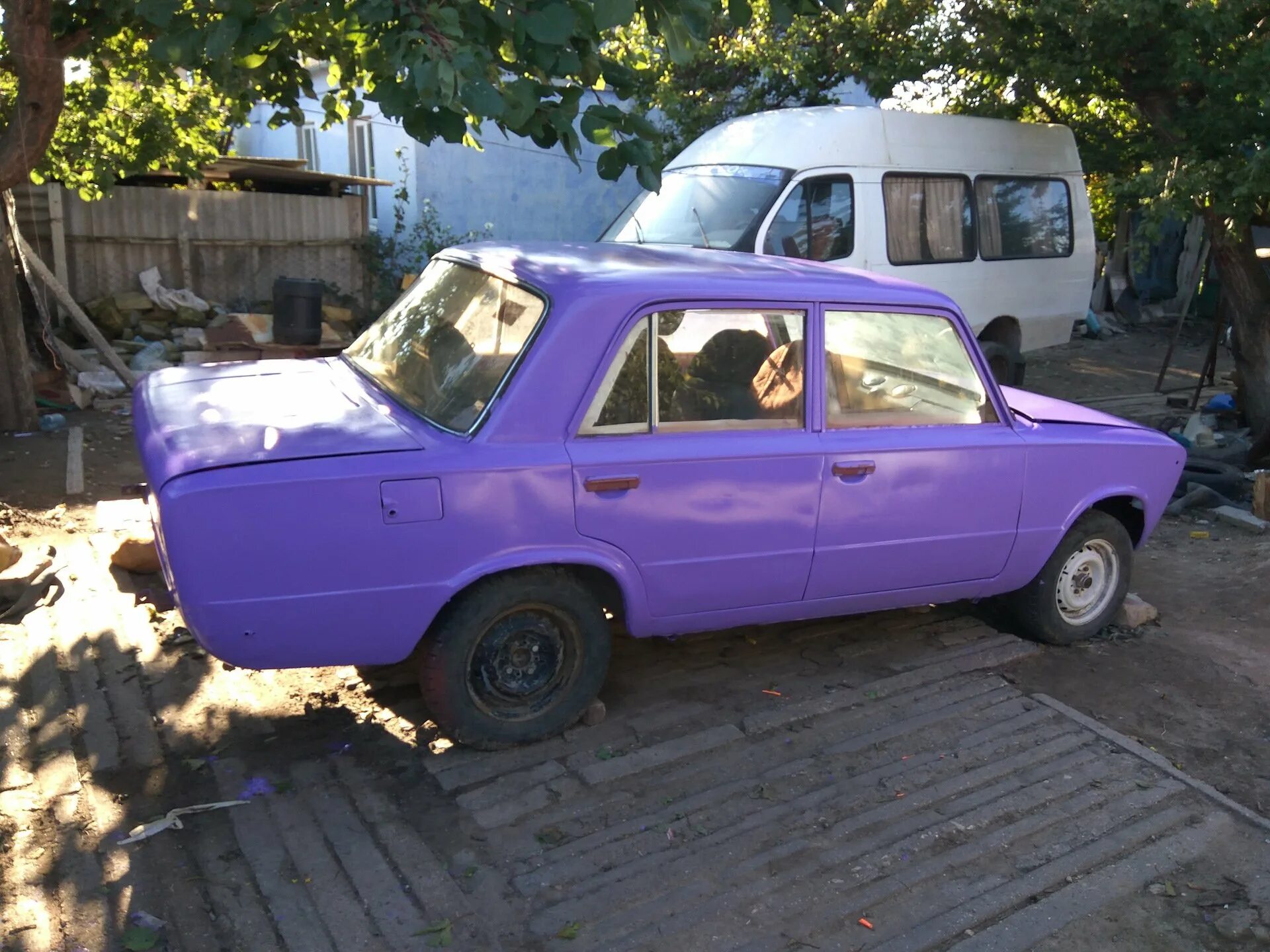 Автомобиля 76. Машина покрашенная валиком. Покраска валиком авто ВАЗ. Фиолетовая тройка машина. Авто ВАЗ покасили Вальком.