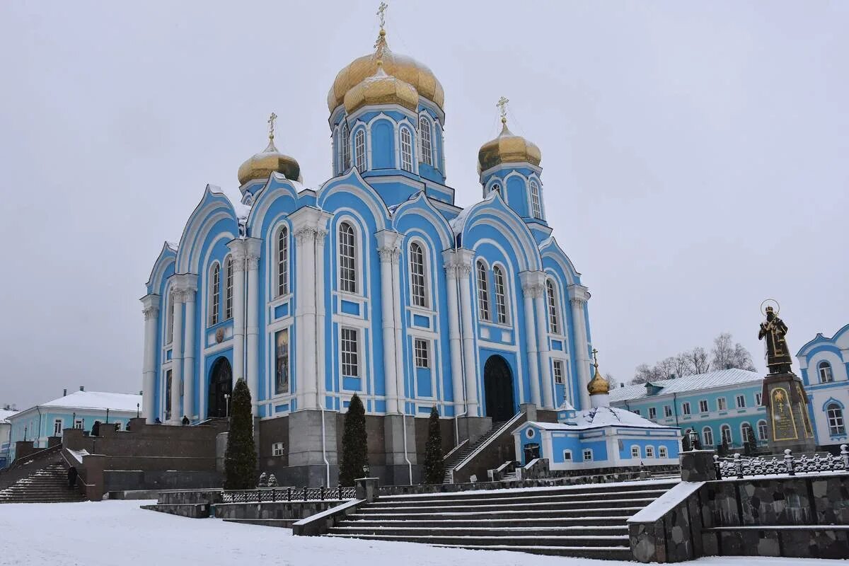 Задонский монастырь. Задонский мужской монастырь. Задонский мужской монастырь хор. Задонский рождество богородицкий монастырь сайт