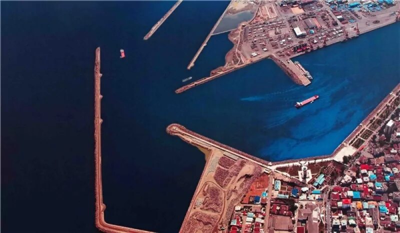 Порт в каспийске. Порт в каспийске. Порт махачкала каспий. Махачкалинский морской порт. Каспийск портовый город.