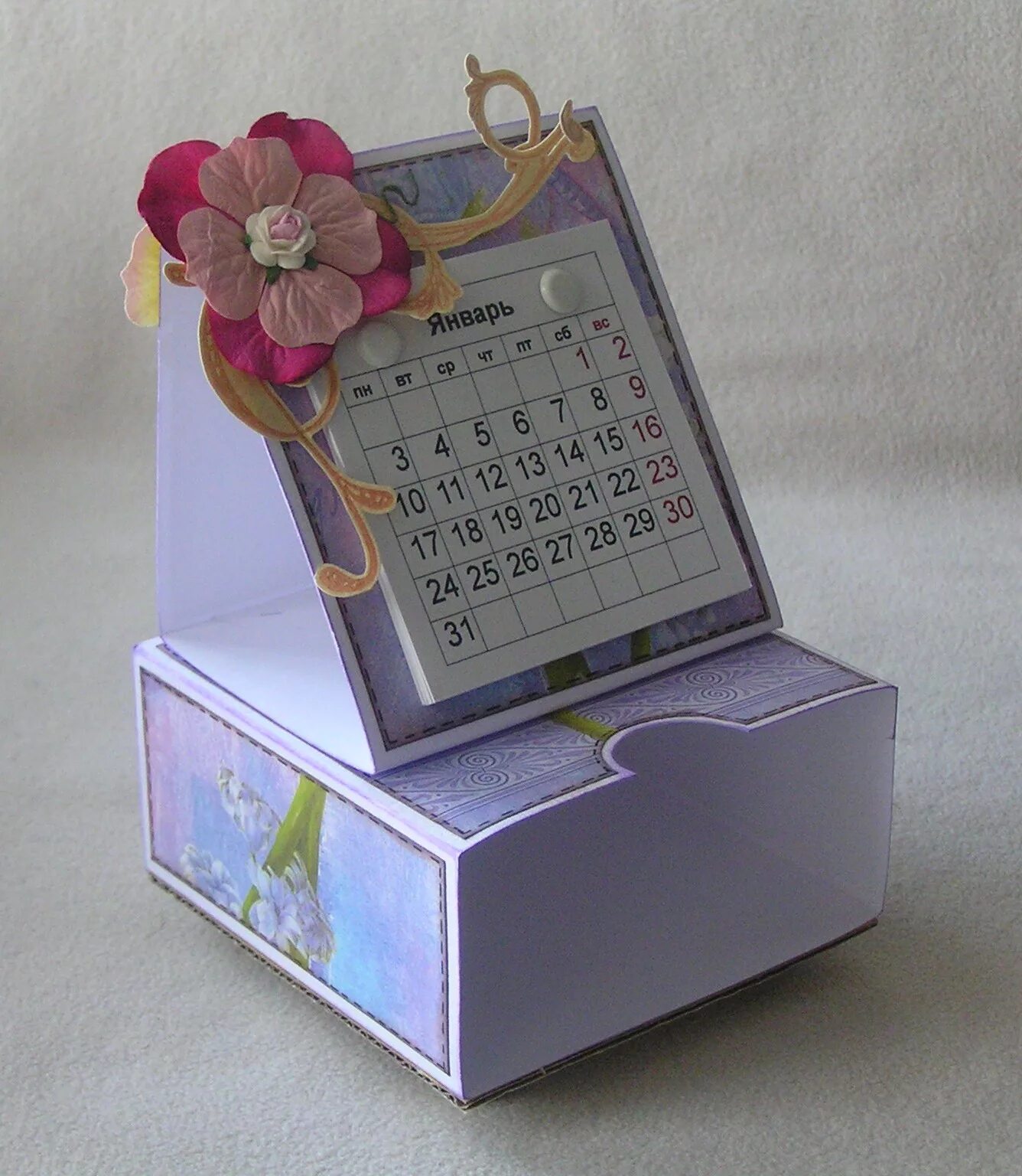 самодельный календарик. перекидной календарь скрапбукинг. как сделать календарь своими руками. идеи для календаря своими руками. календарь своими руками для детей.