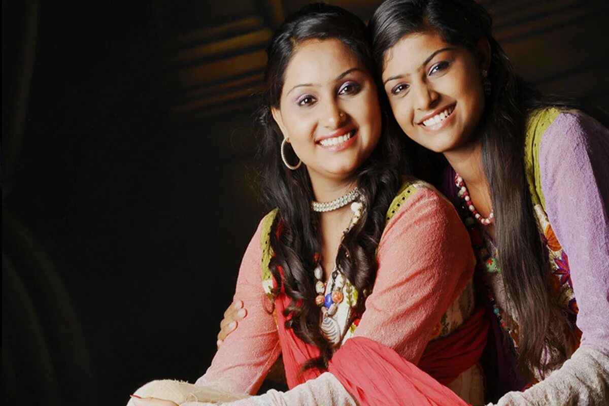 Nooran sisters Джиоти. Jyoti Nooran Nooran. Jyoti Nooran Nooran sisters. Nooran sisters Султана Нуран. Indian sister