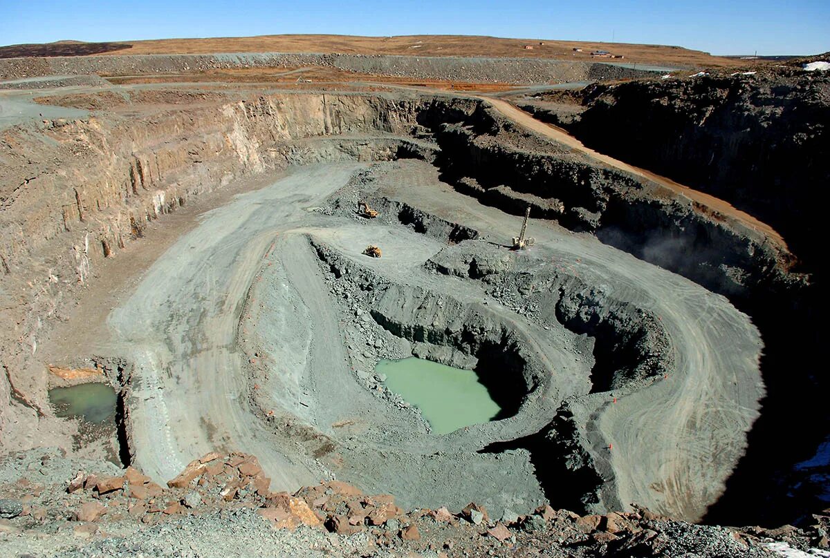 Какая добыча юар. Лесото алмазный рудник Летсенг. Кимберлитовая трубка ЮАР. Лесото кимберлитовые трубки. Кимберлитовая алмазная трубка ЮАР.