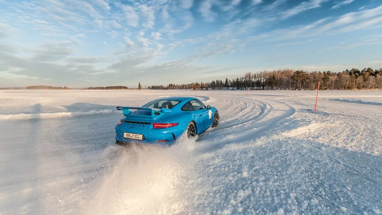 Drifting snow. Порше 911 под зимний дрифт. Машина в снегу. Дрифт зима. Дрифт на льду.