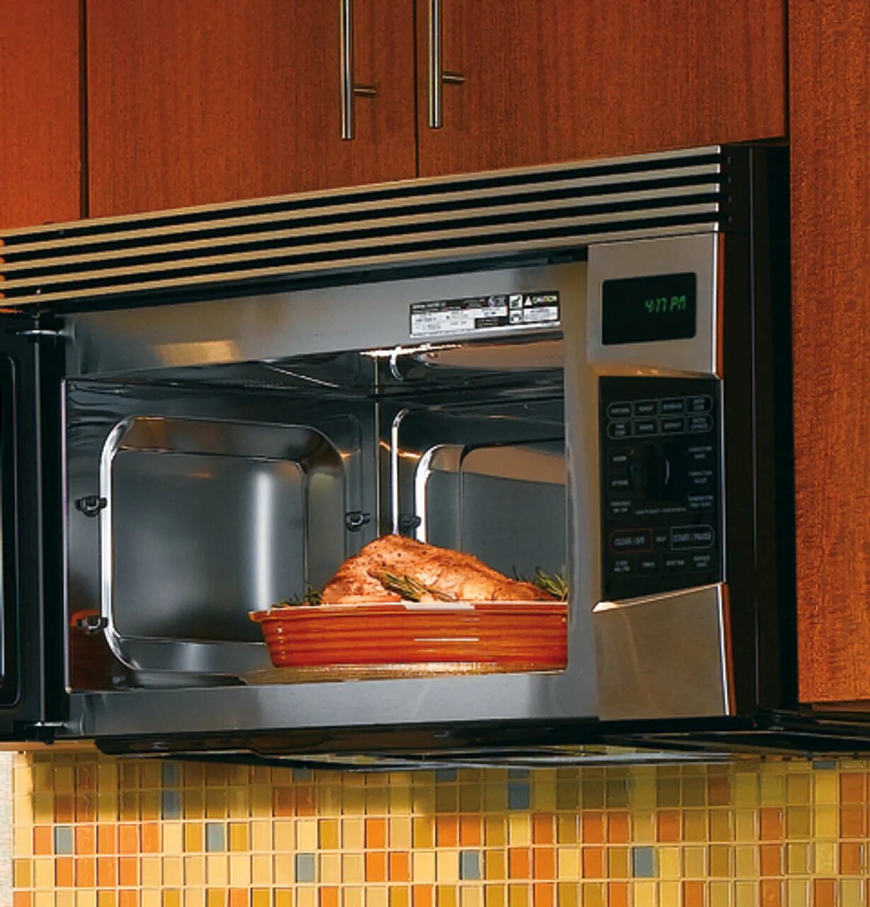 Мини печь на кухне. Встраиваемая мини печь. Мини печь встроенная в кухню. Микроволновая печь с вытяжкой.