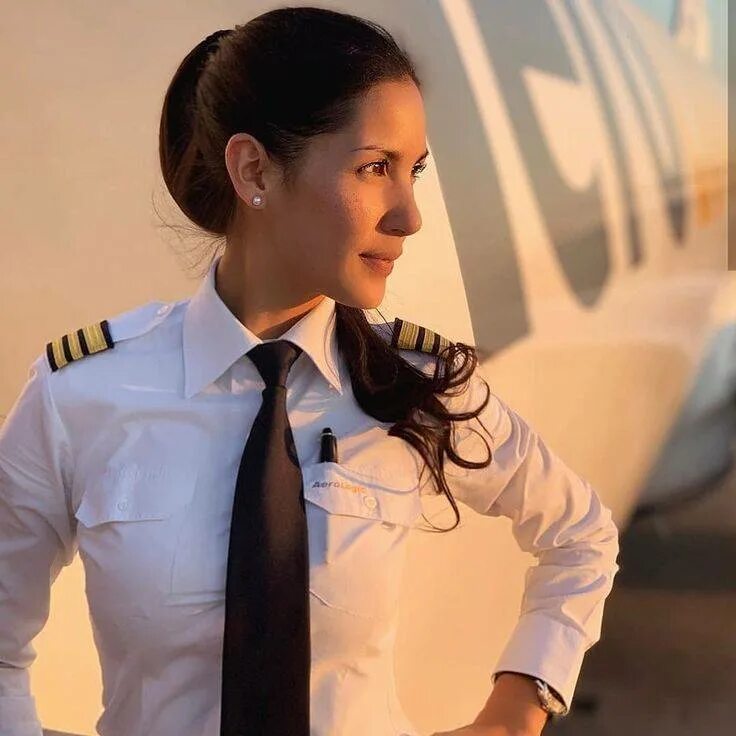 Пилотесса мария уваровская. Мария уваровская аэрофлот. Гражданская женщина. Женщины пилоты гражданской авиации в россии. Мария уваровская пилот а330.