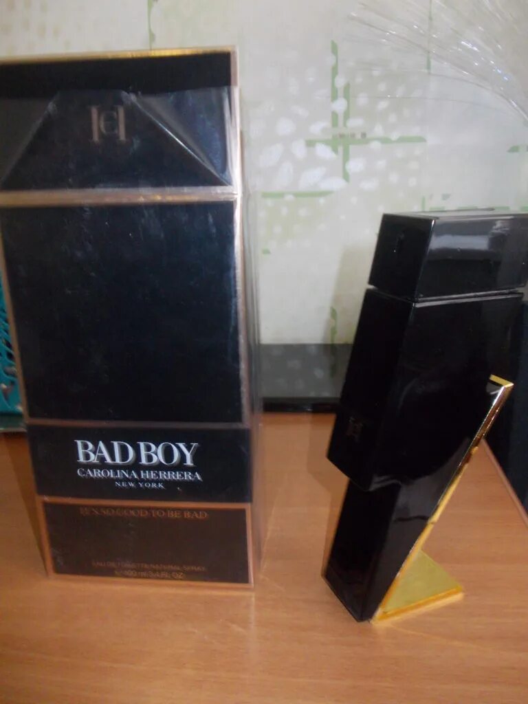Киллиан бэд бой тестер. Bad boy парфюм. Bad boy вода. Carolina herrera bad boy 100 ml. Carolina herrera bad boy 100 ml.