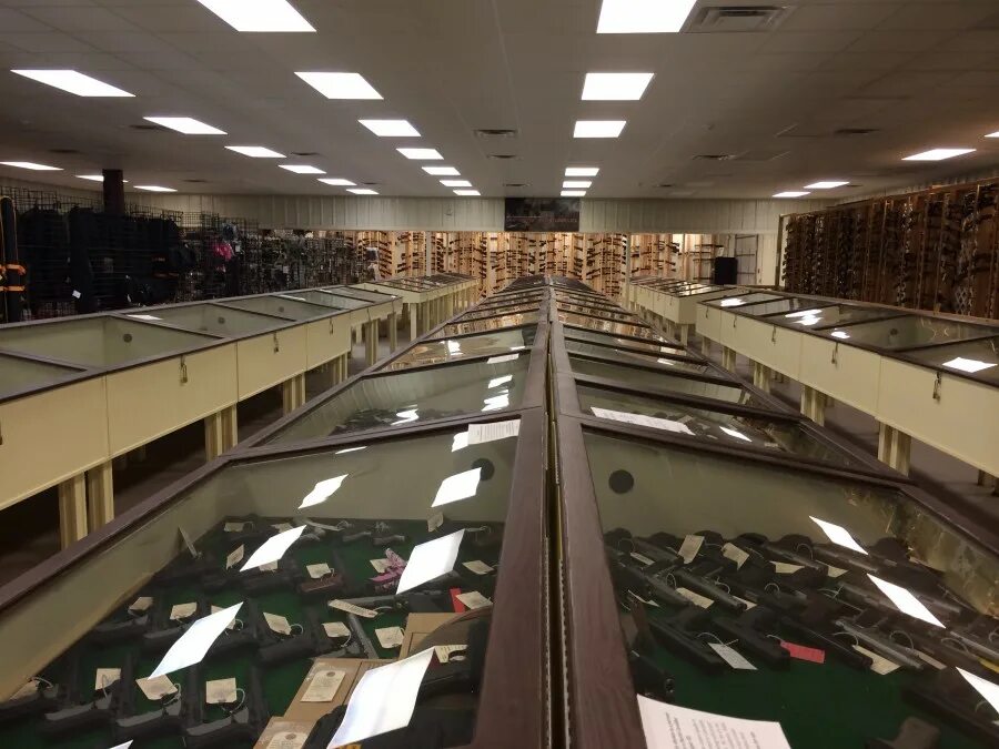 Скад оружие. Оружейная комната. Огромный склад оружия. 30-мм семиствольная пушка gau-8/a. Самая большая оружейная.