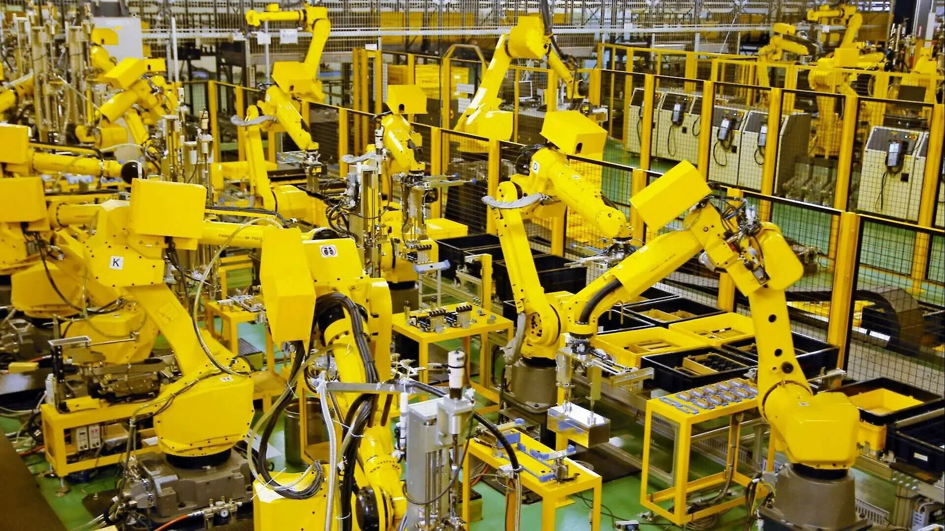 Производство без человека. Роботы фирмы Fanuc. Промышленный робот Fanuc. Автоматизация производства. Роботы в промышленности.