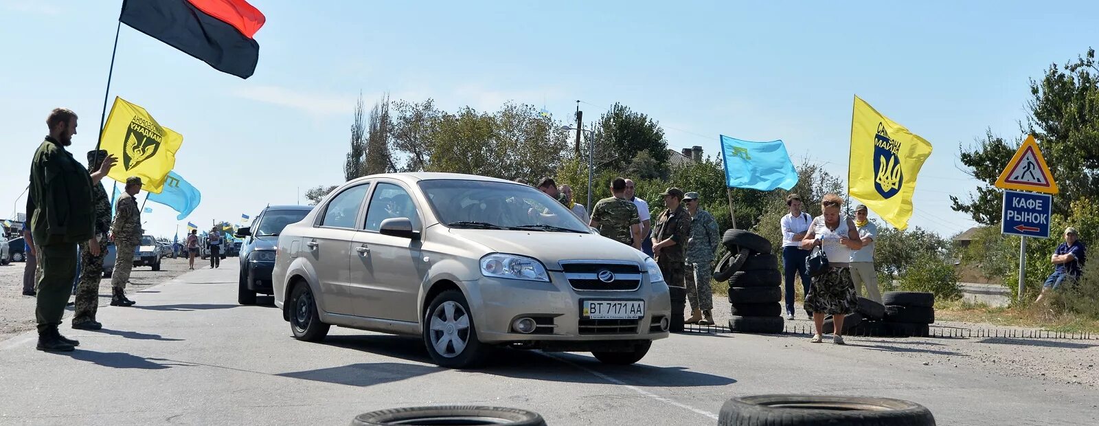 Блокада крыма. Рынок Чонгар. Блокада Крыма 2014 год Чонгар. Блокада Крыма со стороны Украины 2015.