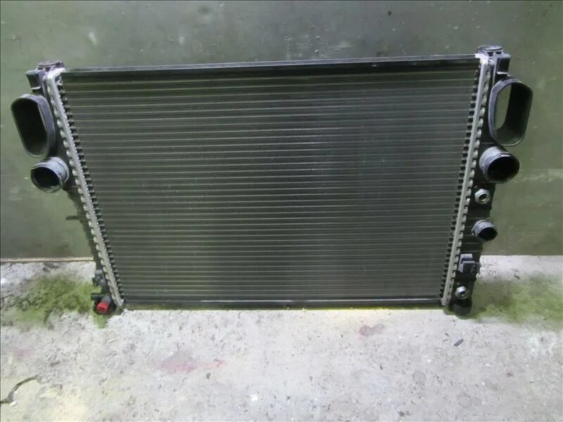 Радиатор w211. Радиатор w210 3.2. радиаторы в сборе w210. радиатор охлаждения w210 m112.
