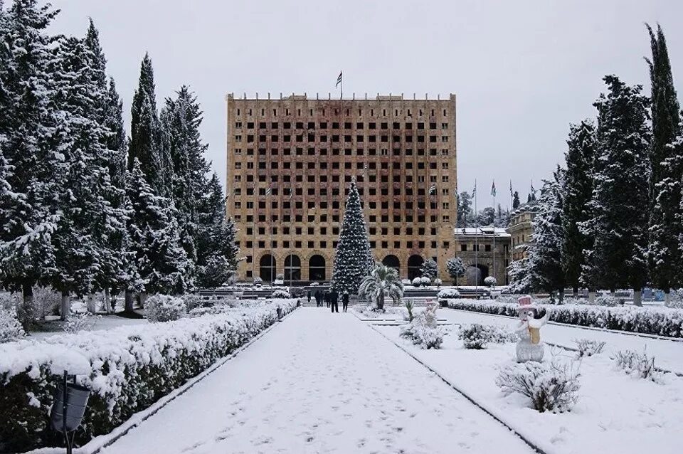 Снег в абхазии 2025. Абхазия сухум зима. зима в сухуми. зимний сухум. снег в сухуми.