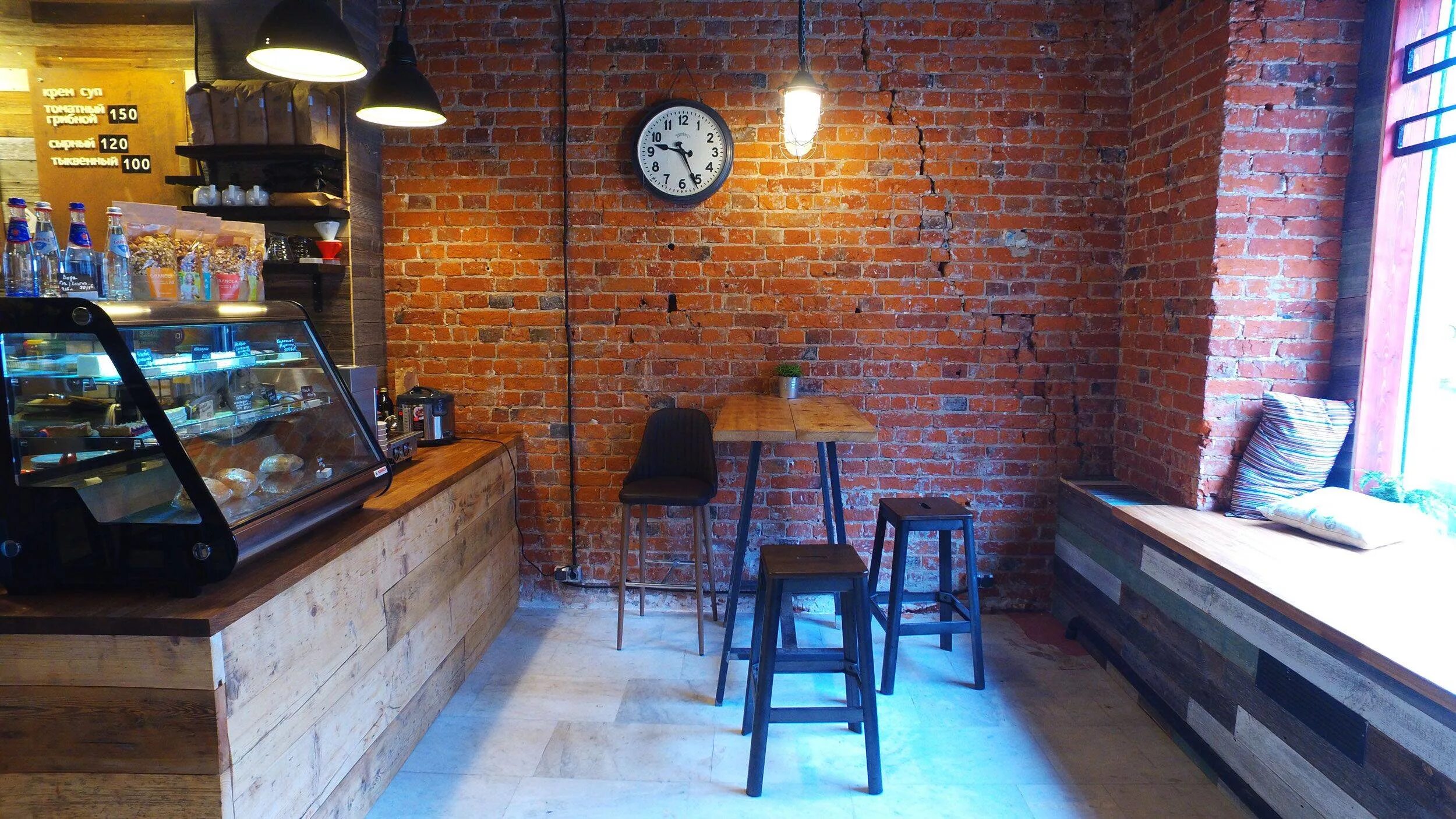 Маленькое кафе в маленьком городе. Мини кафе. Кофейня интерьер уютный. Маленькое кафе в маленьком городе. Маленькое кафе в маленьком городе.