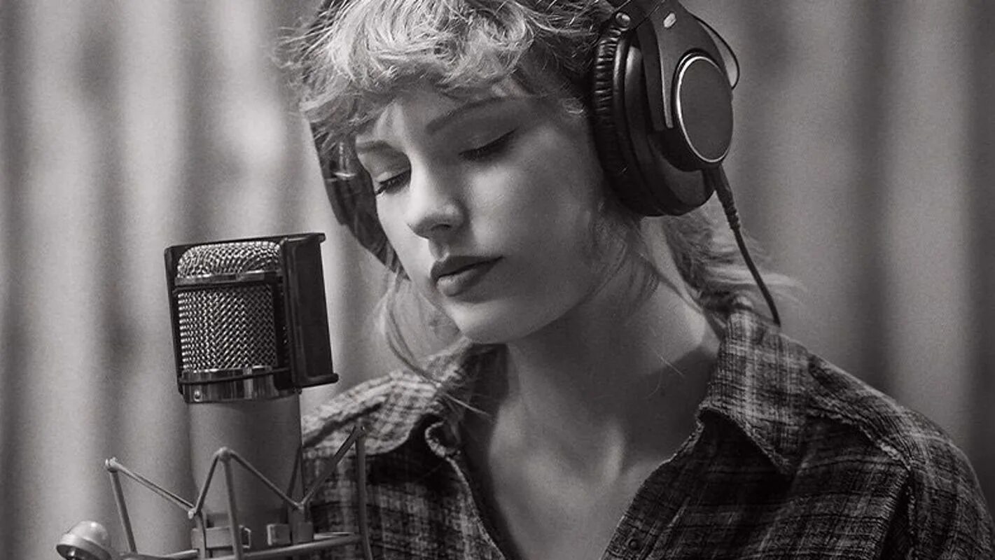 Слушать это было красиво. Taylor Swift. Swift Taylor "Folklore". Folklore: the long Pond Studio sessions Тейлор Свифт. Taylor Swift Exile.