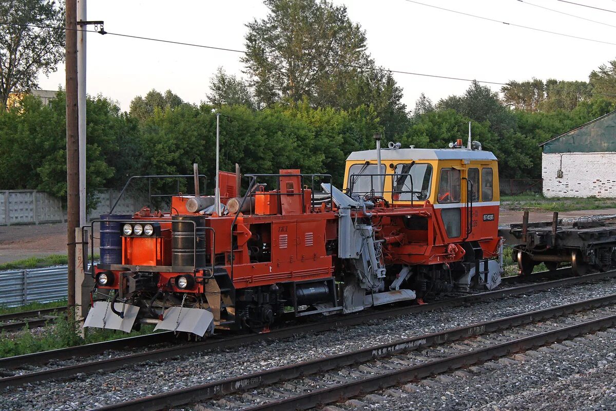 тракторный планировщик балласта. машина планировщик балласта пб-01. машина планировщик балласта пб-01. рпб железнодорожная техника. путевая машина рпб-1.
