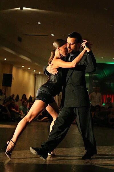 Танцуют сальсу бачату. Майкл зук. Мастера бачаты. Мастера бачаты. Мастера бачаты.