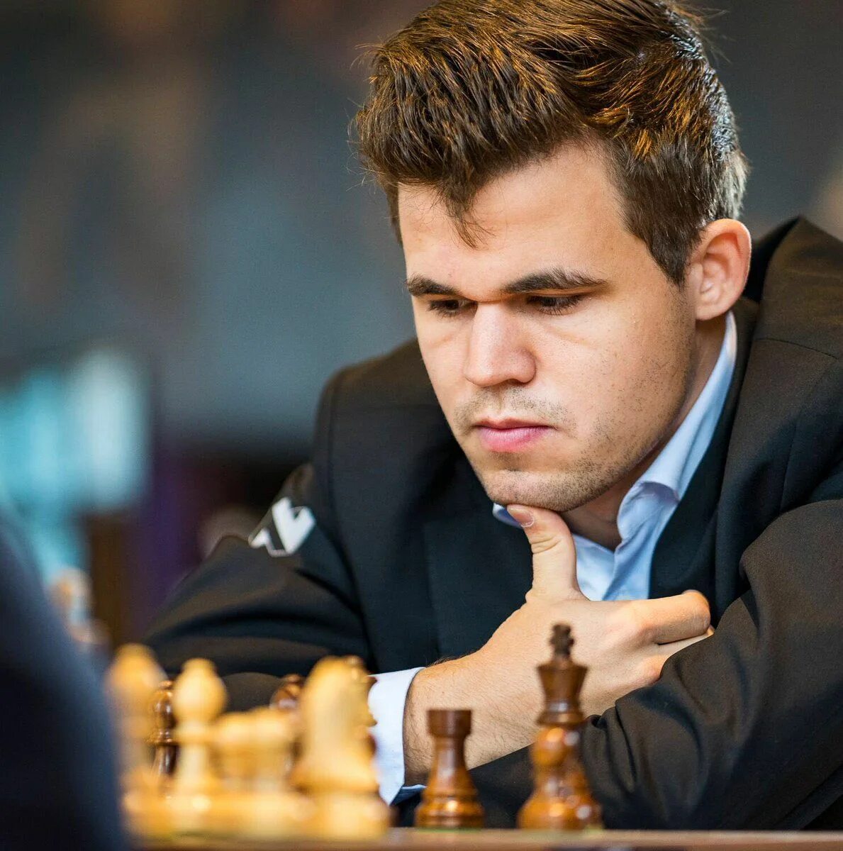 Самые лучшие шахматисты в истории. Магнус Карлсен. Матус Карлсон шахматист. Магнус Карлсен шахматы. Карлссон Магнус шахматист.