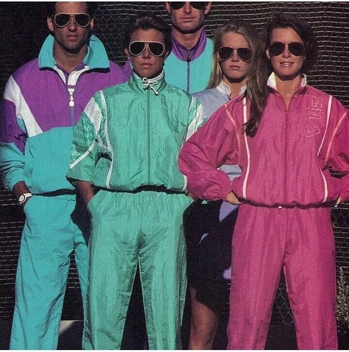 Спортивные костюмы 80 90 х. Fila костюм 80ые. 80-90е одежда стиль юноши. Стиль одежды 80-х годов.