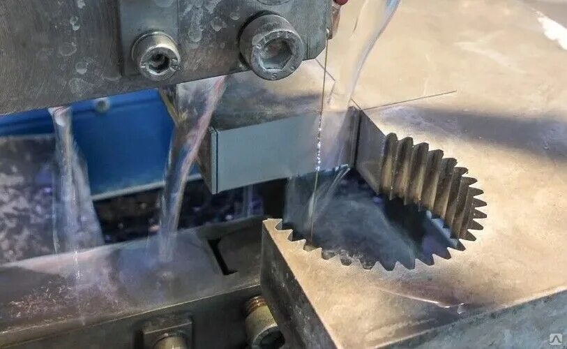 Электроэрозионный станок лкз-183. Электроэрозионная обработка. Электроэрозионная резка металла. Электроэрозионный станок для легирования металла. Электроэрозия глухих отверстий.