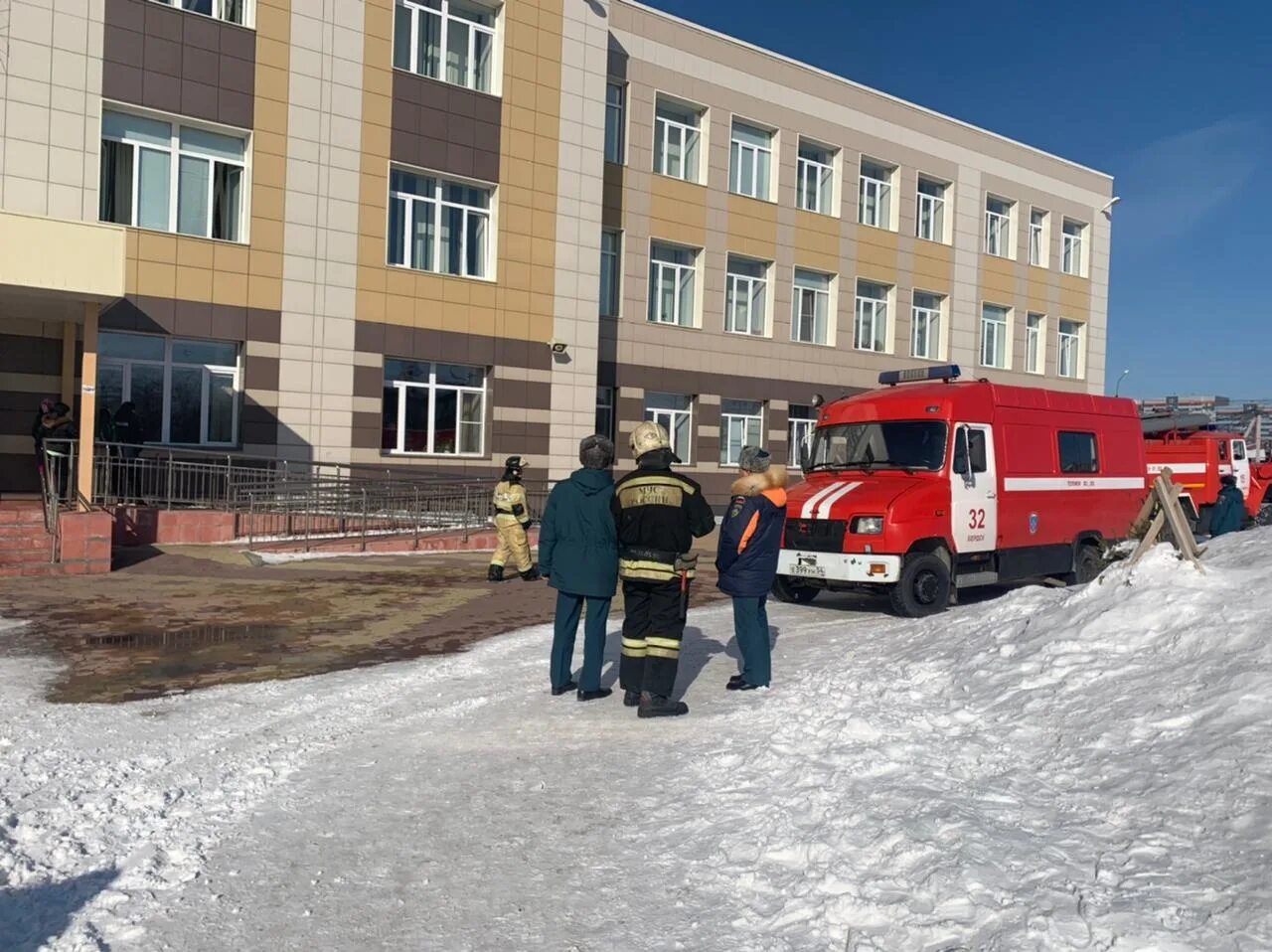 Угрозы школам новосибирска. Школа 67 Новосибирск пожар. Титова школа 67 в Новосибирске. Школа 94 Новосибирск.