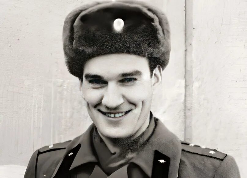 Как называется 1983 год. Станислав петров который в 1983. подполковник станислав петров. подполковник станислав евграфович петров. офицер станислав петров.