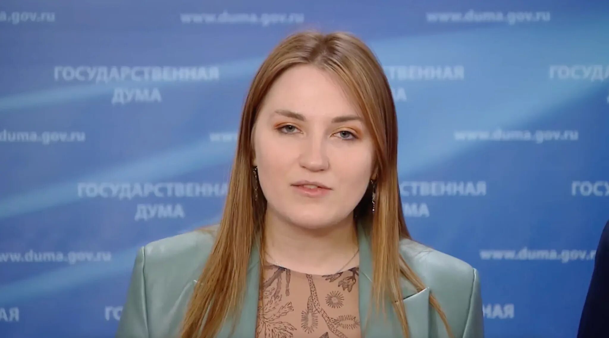Депутат привел девушку с низкой социальной. Депутат привел девушку с низкой социальной