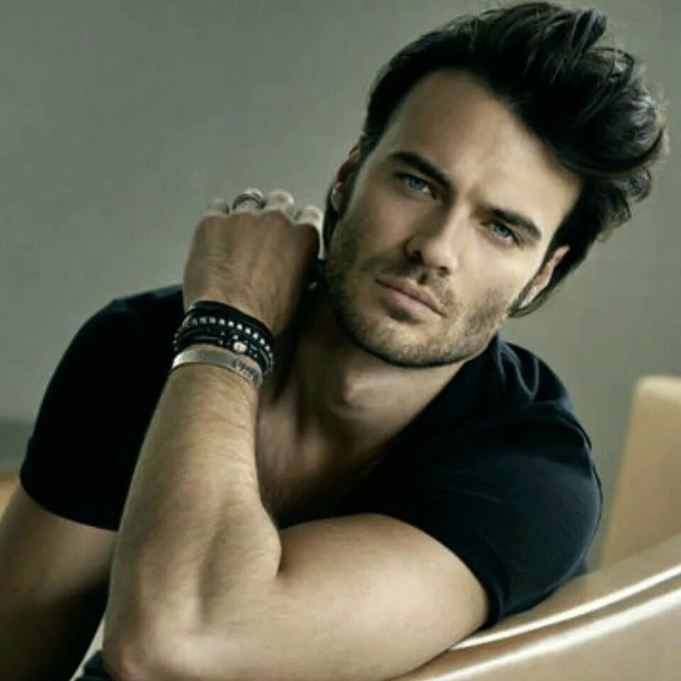 Рауль бова спрут. Тео теодоридис модель. Rodiney santiago 2020. Педро перестрелло. Горячие испанские парни.