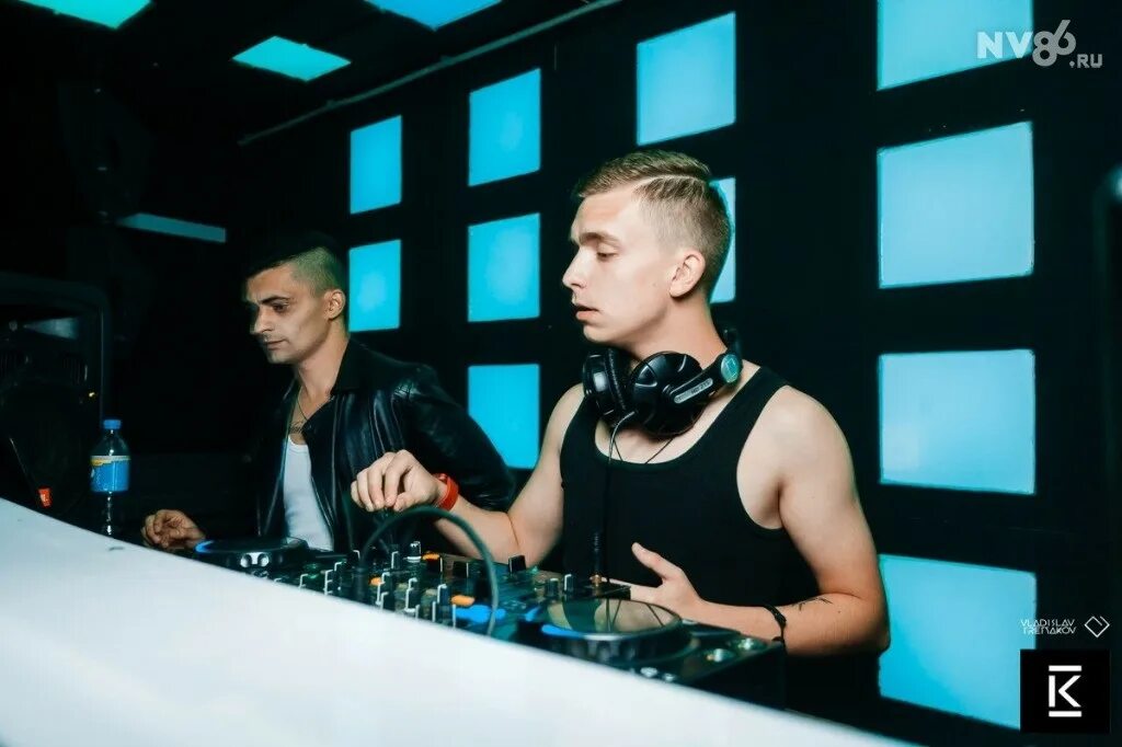 Alex007sc2 alex007. One two - ночь (+ alex life s. Something 2 be alex. Alex who фото. Алекс мерсер без капюшона.