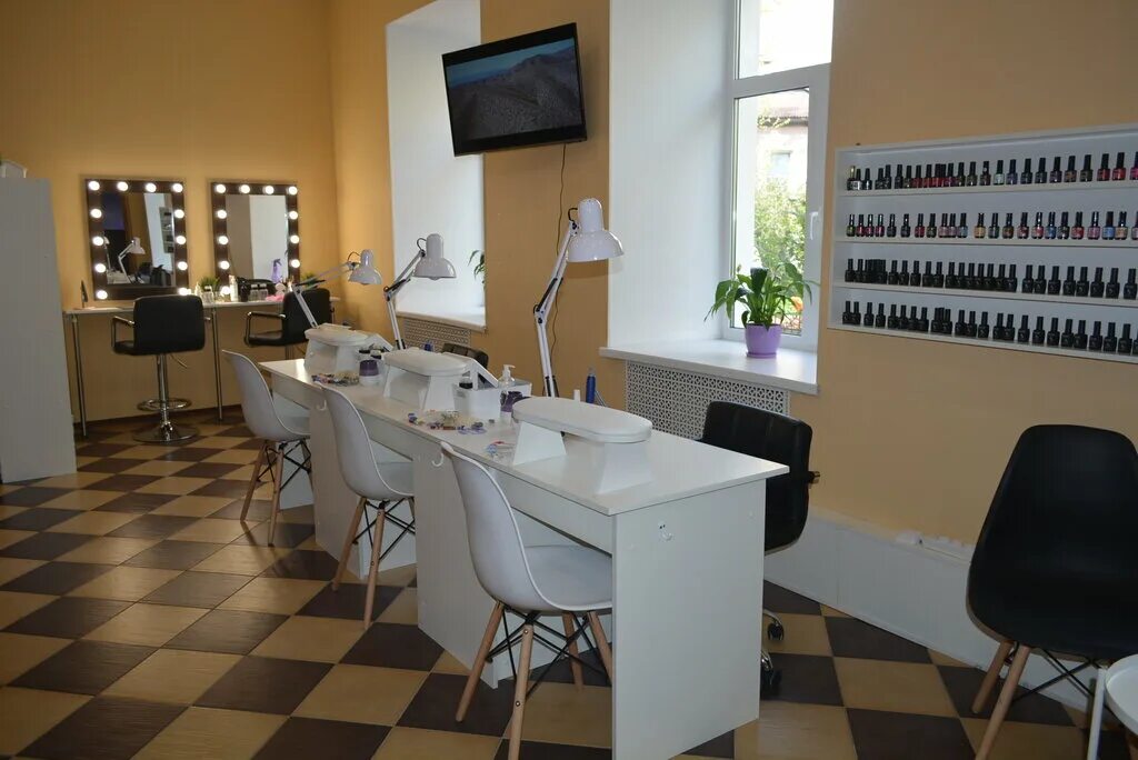 Studio nails brows