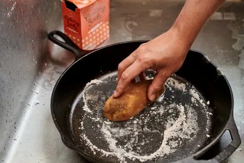 Чем отмыть сковороду от жира и нагара