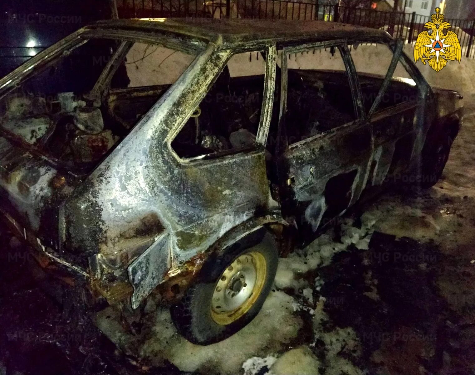 Где сгорели машины. Сгоревшая ВАЗ 2114. Авария в Печерске Смоленск.