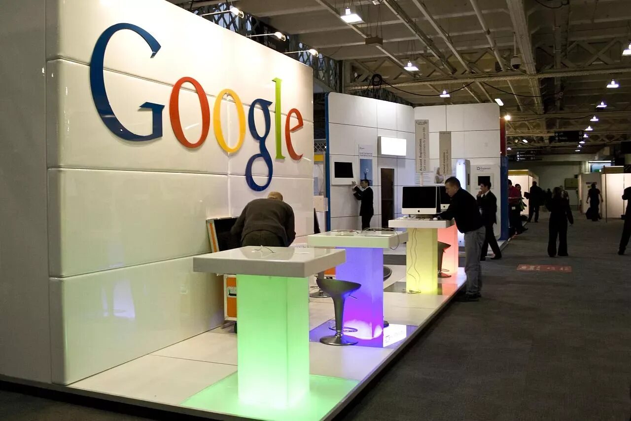 Google one купить. Google (компания). Google выставка. Стенд Google.