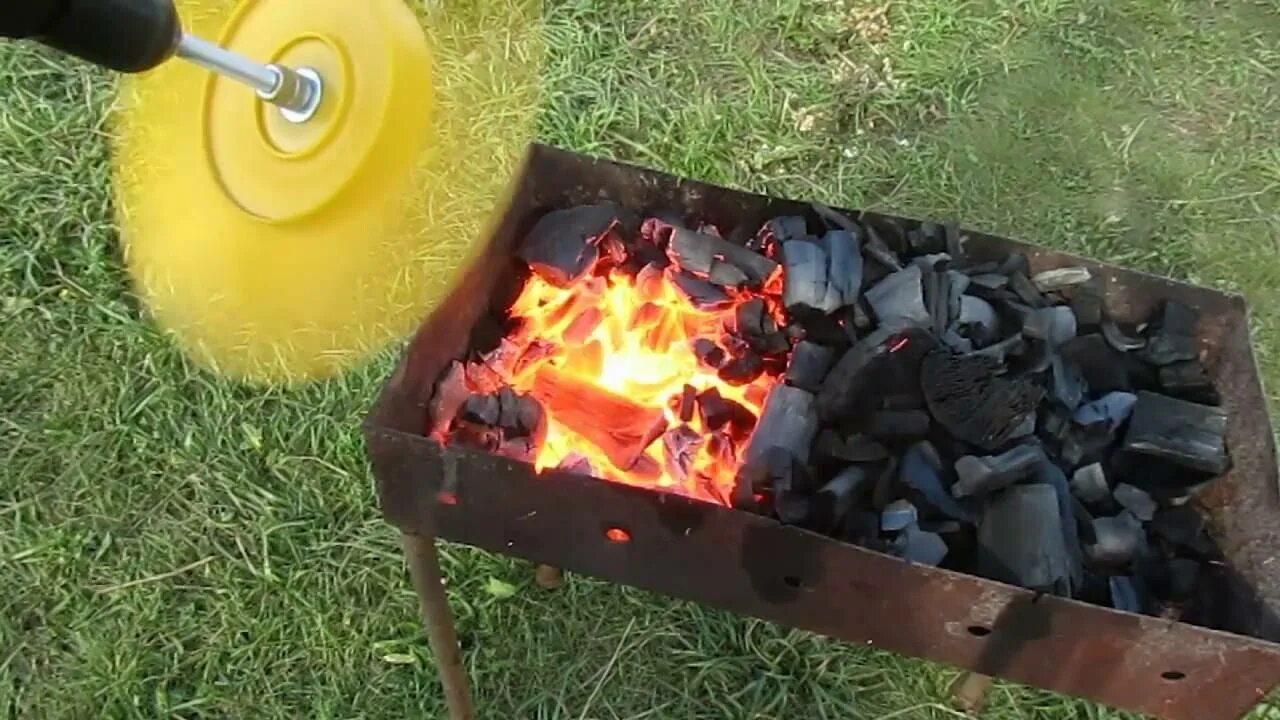 Как правильно разжечь угли для шашлыка. Разжигание мангала для шашлыка. уголь для мангала. правильные угли для шашлыка. газовый угольный мангал для шашлыка.