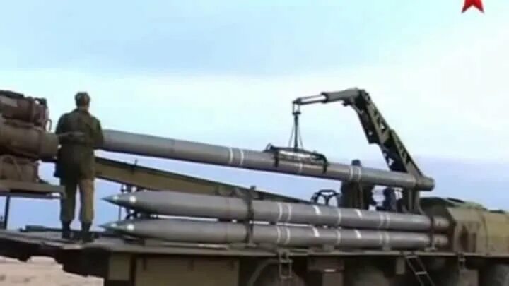 Ураган на параде. Рсзо смерч ракета. Рсзо 9к58 «кама». Рсзо смерч ракета. Рсзо 9к58 «смерч».