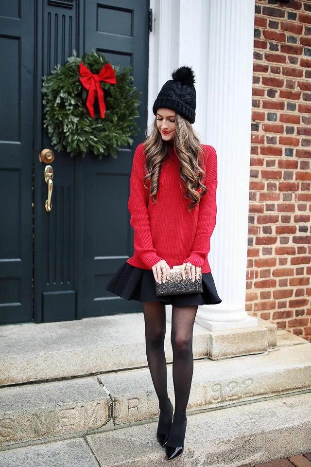 Christmas look. Новогодние Луки для девушек. Образ с красными колготками. Красный свитер с юбкой. Образы с красной шапкой.