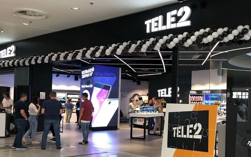 Теле2 поднял. Tele2 россия компания. теле2 швеция. реклама сотовой связи теле2. теле2 ребрендинг.