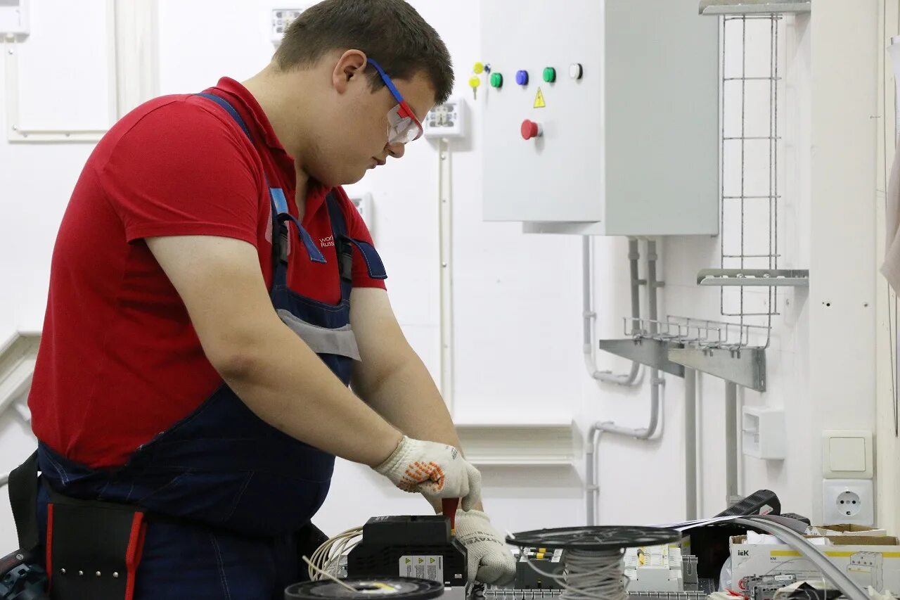 Worldskills 2021 электромонтаж. чемпионат электромонтаж. чемпионат электромонтаж. чемпионат электромонтаж. экзамен по электрике.