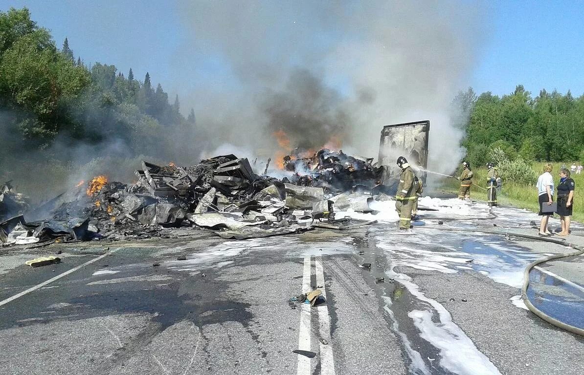 Траур в красноярске. Козулька Красноярский край. Авария в Козульке Красноярский край. ДТП Козулька Красноярский край. ДТП под Козулькой Красноярского края.