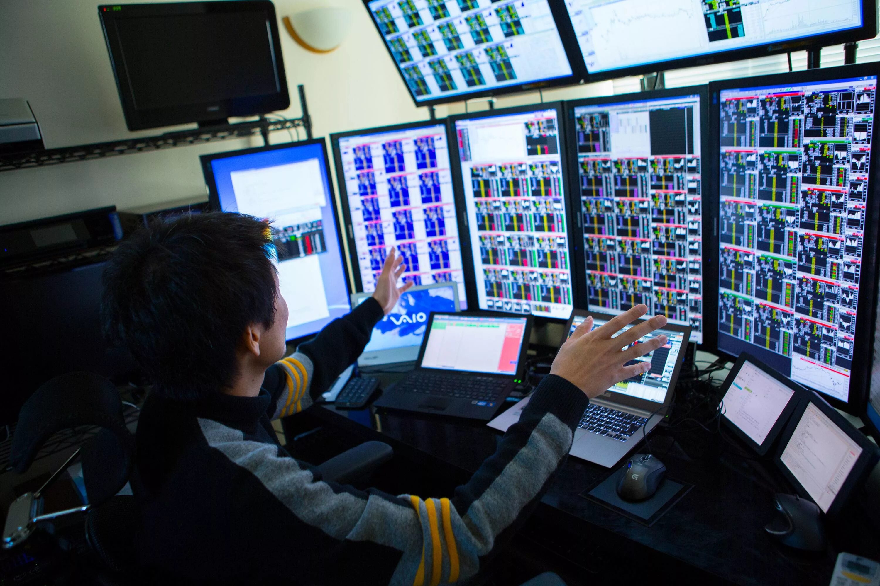 Профессия трейдер. Торговля на бирже. Известные миллионеры трейдеров. Профессиональный трейдер. Day trader.