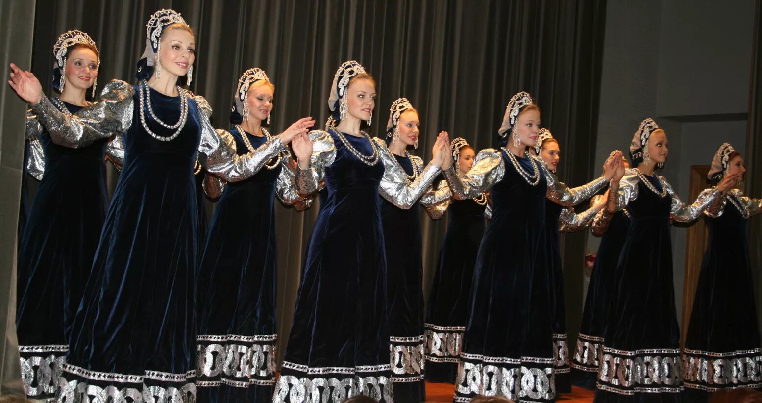 ансамбль березка чебоксары. ансамбль березка плывут. ансамбль березка, огонек. берёзка танцевальный ансамбль. ансамбль березка лебедушка.