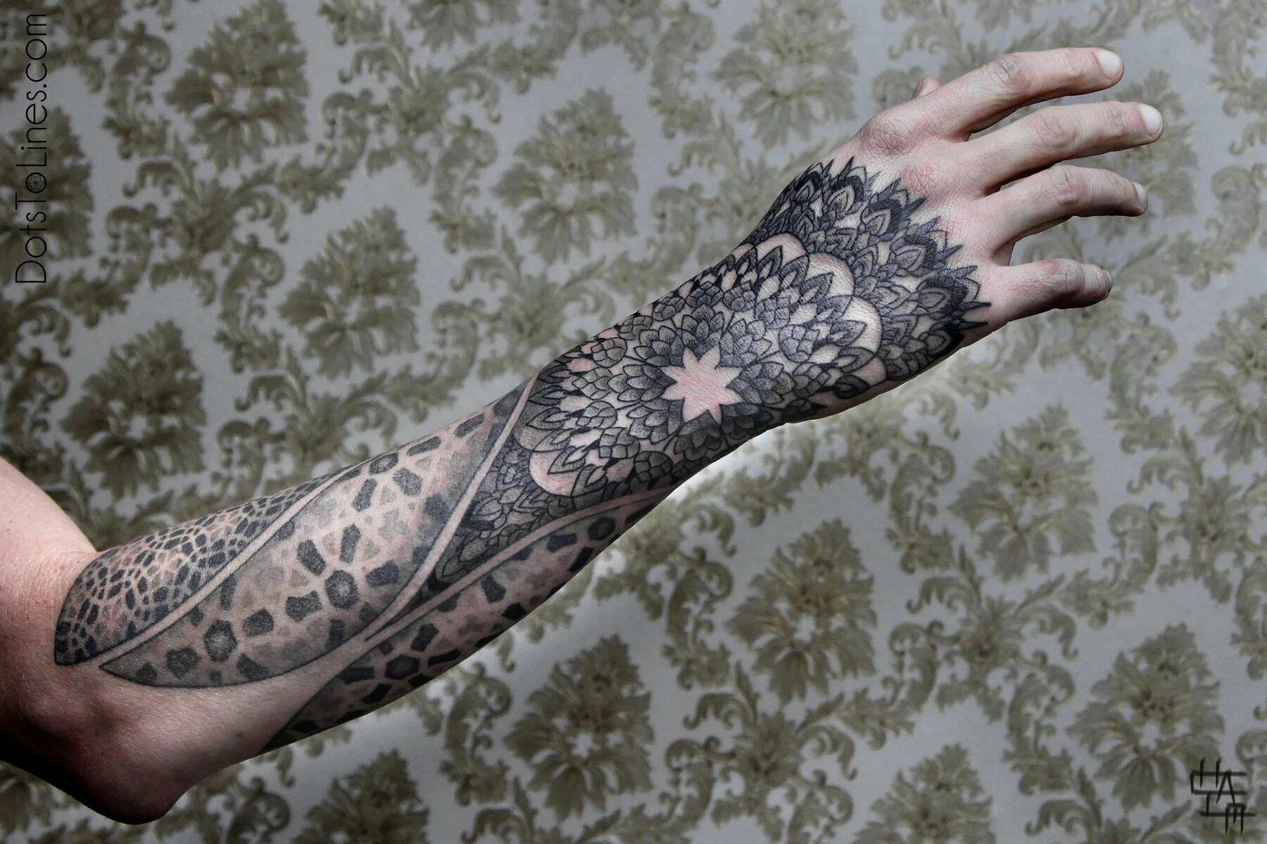 тату на руке мужские. тату на руку от запястья до локтя мужские. тату на предплечье для мужчин. тату от кисти до локтя. тату на руке от запястья до локтя.