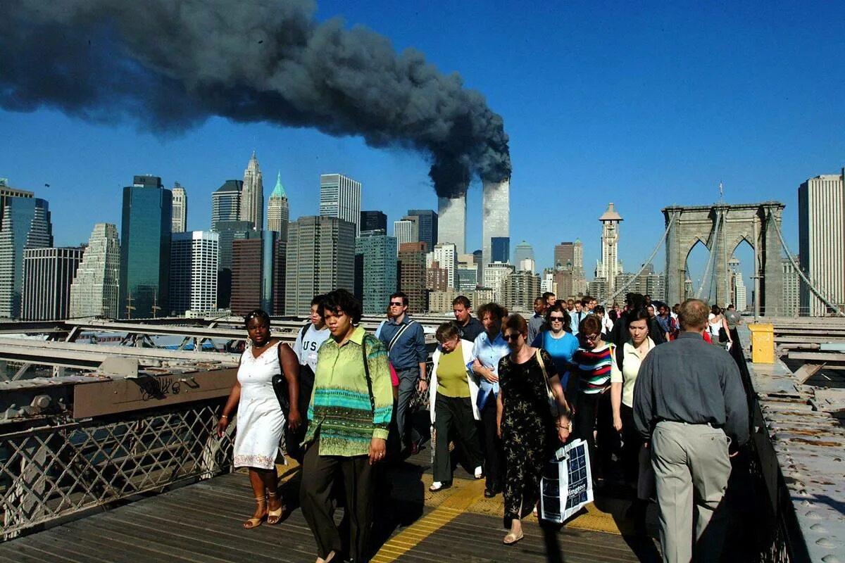 Башни близнецы 2025. Нью-йорк, манхэттен, 11 сентября 2001 года. башни близнецы в нью-йорке сейчас. нью-йорк 11 сентября 2001 сейчас. бруклинский мост 11 сентября 2001.