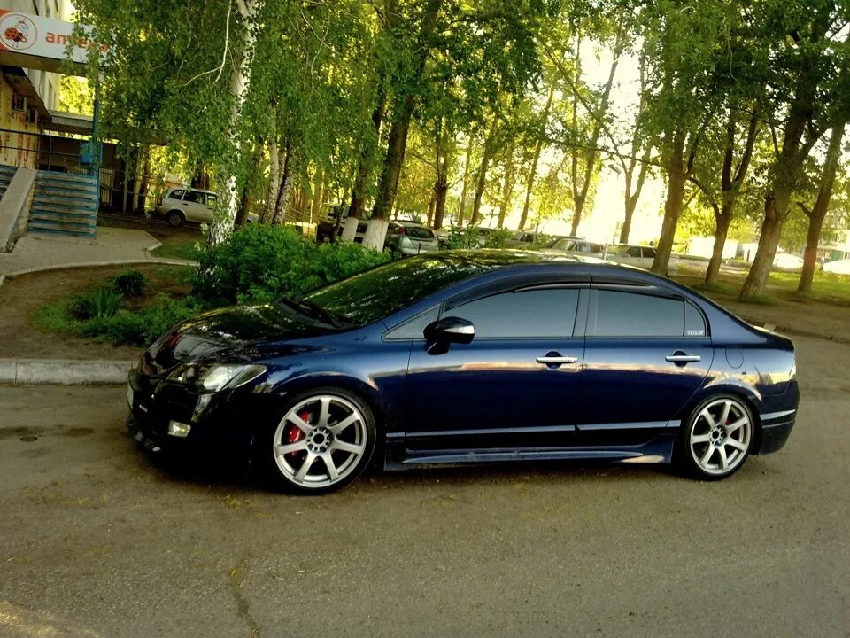 Honda Civic 8 r18. Honda Civic 4d r17. Honda Civic 8 r17. Honda Civic 4d на 17 дисках. Honda civic колеса