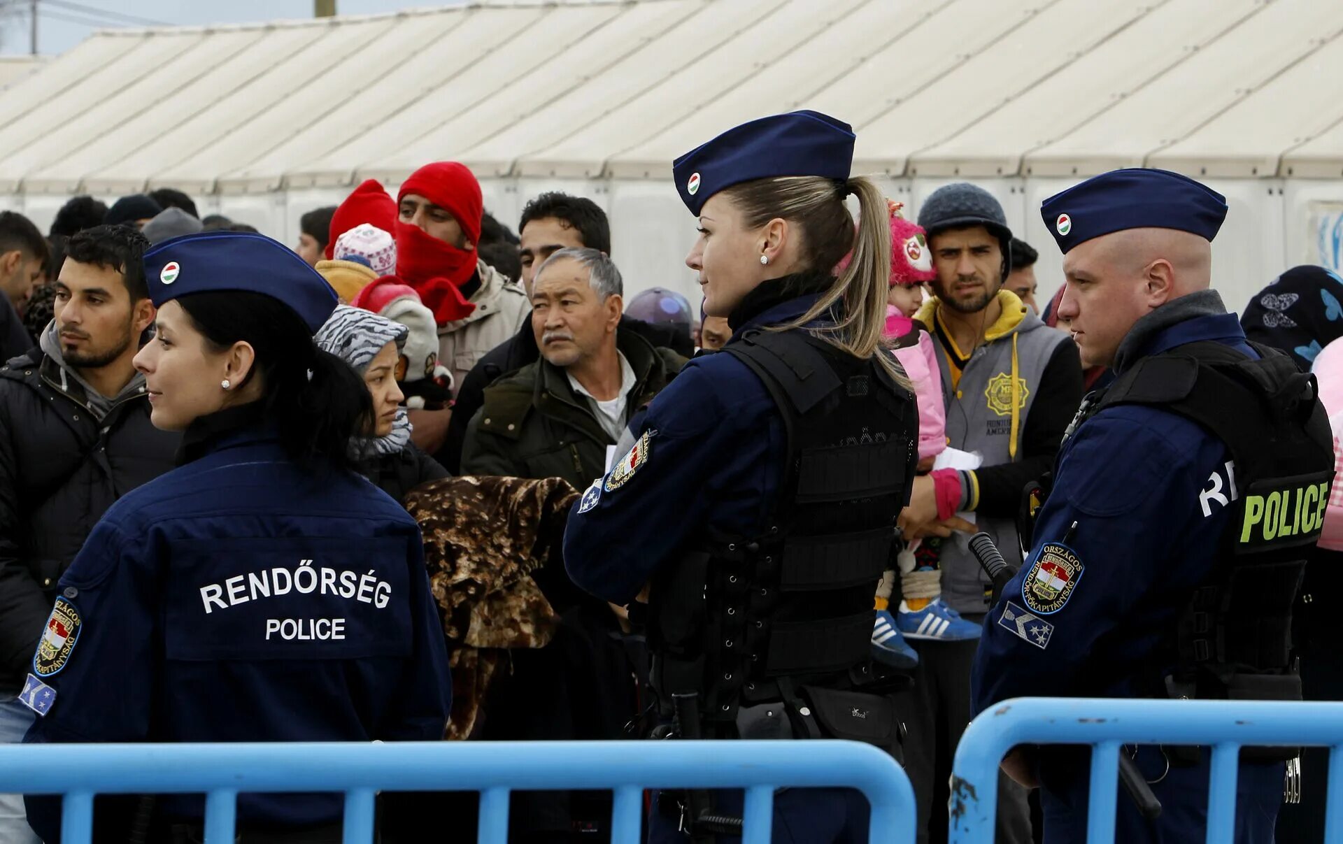 Форма сербской полиции. Сербская компания. Поиск работы в сербии. Сербия и россия отношения. Поиск работы в сербии.
