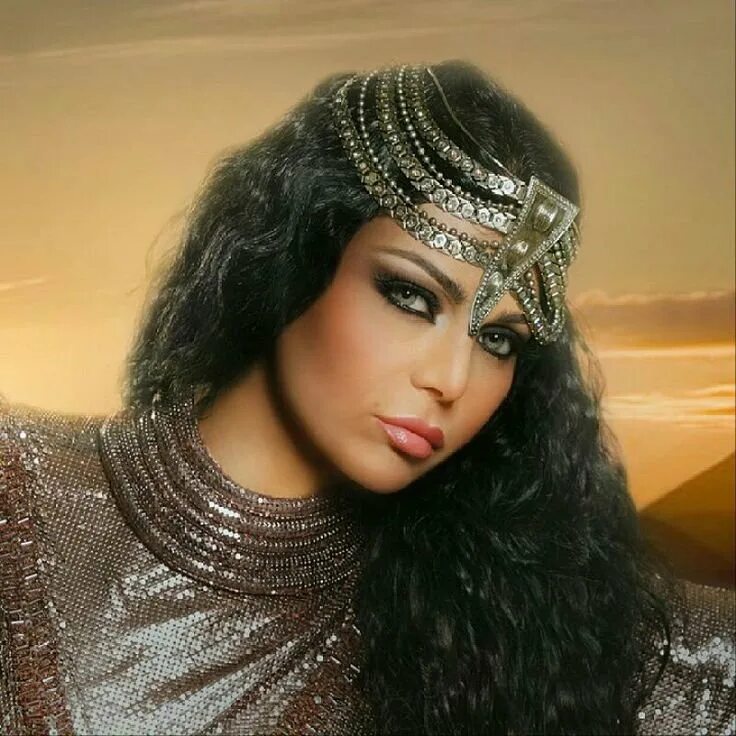 Haifa Wehbe. Арабская певица Хайфа. Хайфа Вахби фото. Шираз певица арабская.