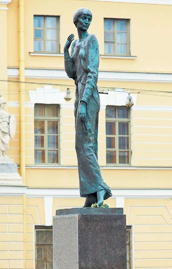 Где памятник ахматовой. Памятник Анне Ахматовой в Санкт-Петербурге. Памятник Ахматовой напротив крестов Санкт- Петербург. Памятник Анне Ахматовой.