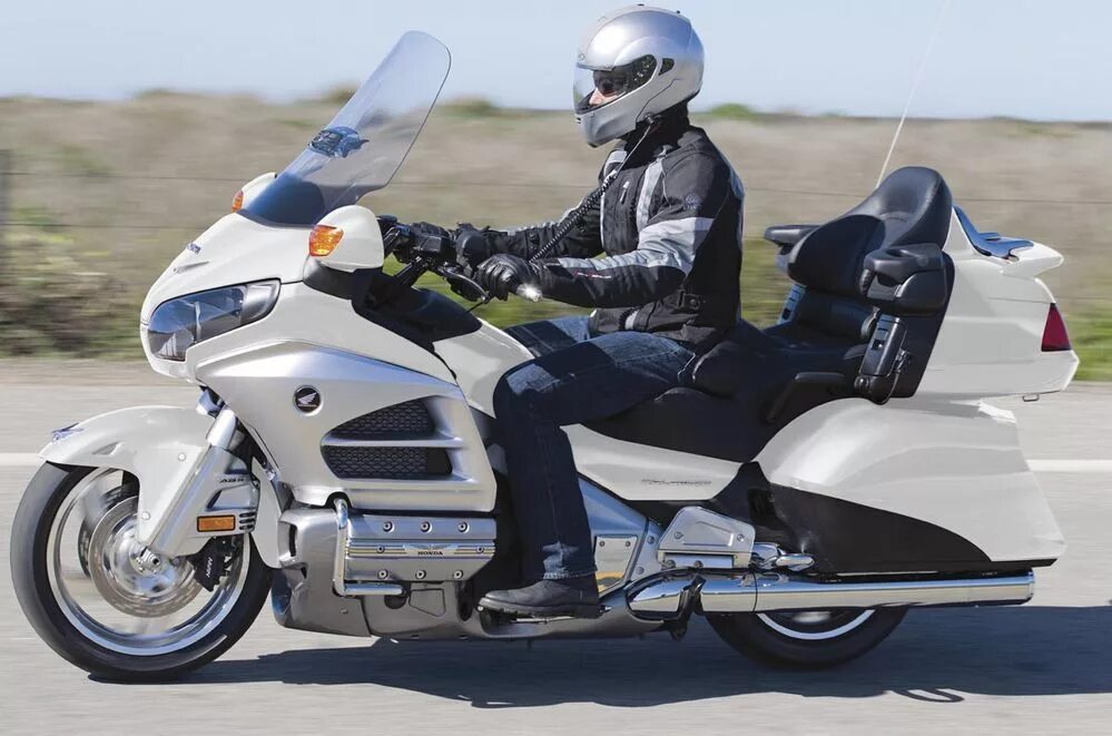 Honda gold wing. Туристический мотоцикл харлей дэвидсон. Touring motorcycle. Харлей дэвидсон туринг. Touring motorcycle.