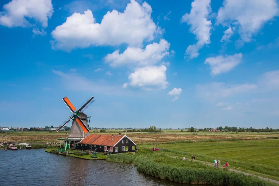 Мельница апрель. Заансе-Сханс сыроварня фото. Dominula, Windmill Village. Kinderdijk Holland.